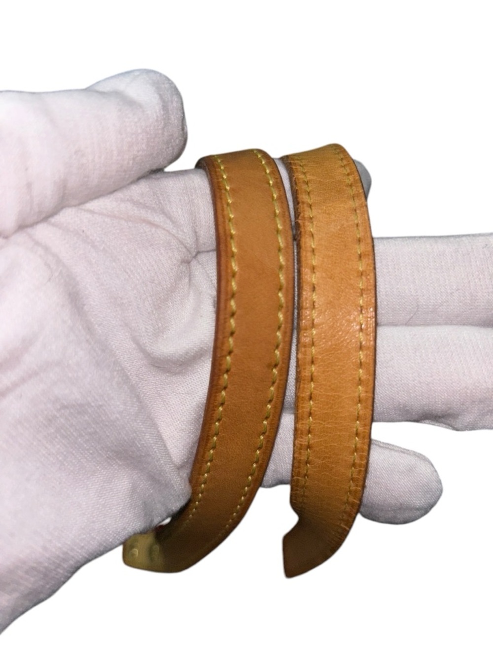 LOUIS VUITTON Monogram Red Leather Vernis Bellevue PM Tote Handbag AUTHENTICATED - Picture 4 of 16